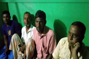 সুনামগঞ্জে কেন্দ্রের সামনে প্রার্থীর পক্ষে টাকা বিতরণে প্রিজাইডিং অফিসার, অতঃপর...