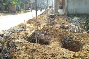 সওজের জমিতে দোকানঘর নির্মাণ