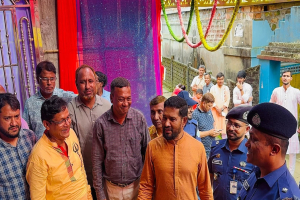 বড়লেখায় বিভিন্ন পূজা মণ্ডপ পরিদর্শনে পুলিশ সুপার।