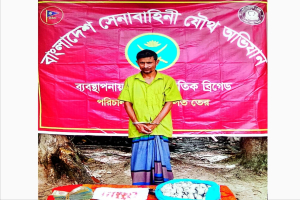 মাধবপুরে সেনা অভিযানে মাদক ব্যবসায়ী আটক