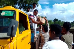 রান্না করা খাবার নিয়ে কুলাউড়ায় পানিবন্দী মানুষের পাশে ছাত্রদল 