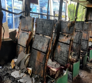 মৌলভীবাজারে বাসস্ট্যান্ডে পার্কিং করা বাসে আগুন