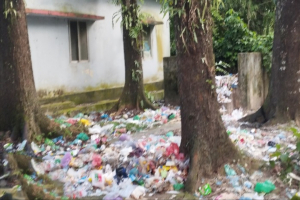 জগন্নাথপুর উপজেলা স্বাস্থ্য কমপ্লেক্সে যেন ময়লার ভাগাড়