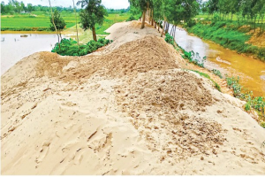 গভীর রাতে ধলিয়াছড়া বালুমহালে প্রশাসনের অভিযান।। আড়াই লাখ টাকা অর্থদন্ড