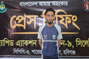 ১৫৩ বোতল এস্কাফ সিরাপ, ১০ কেজি গাঁজাসহ যুবক আটক