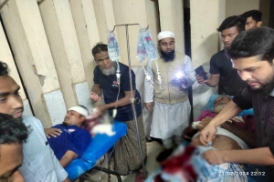 মাধবপুরে ট্রাক ও বাসের মুখোমুখি সংঘর্ষ, আহত ১৮
