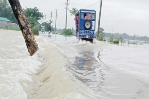 বিপৎসীমার ওপরে সুরমার পানি, আবারও বন্যার কবলে সুনামগঞ্জ