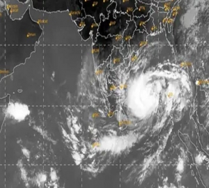 ঘূর্ণিঝড় মোখা: ভূমিধসের আশঙ্কা 